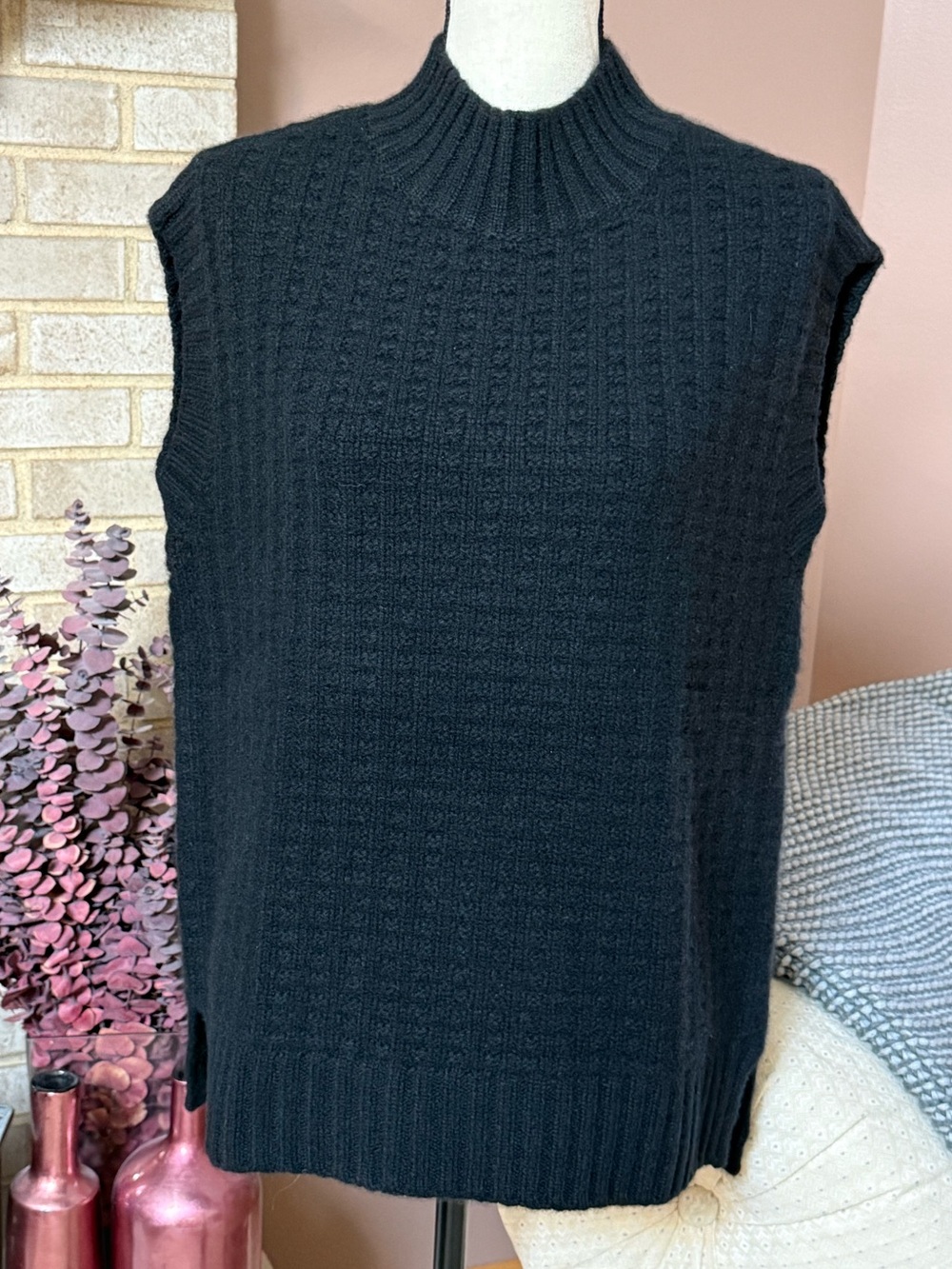 ANN TAYLOR Cashmere Geo Stitch Vest - Black